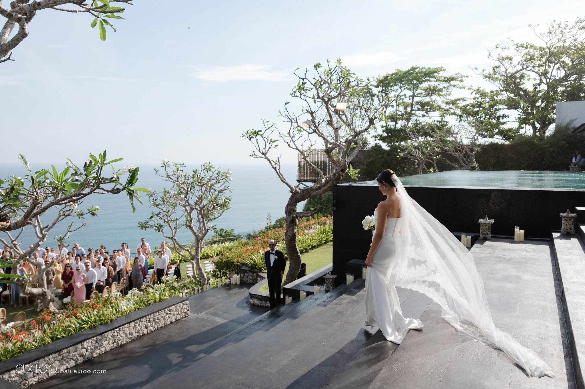 Axioo: In the Spur of the Moment